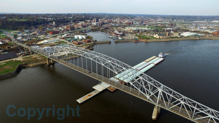 11072016 riverbarge3 dk 768x432